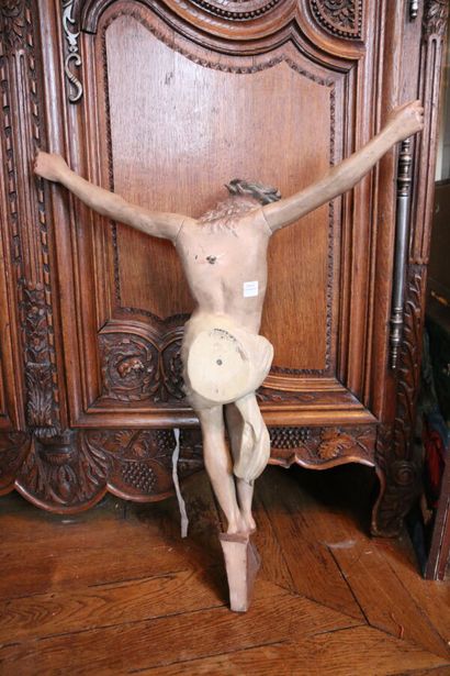 Christ en croix 

En terre cuite émaillée...