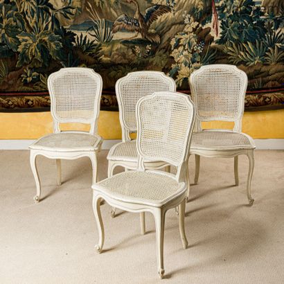 Douze chaises en bois mouluré laqué blanc,...