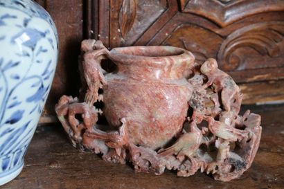 CHINE, XXe siècle

Potiche couverte en porcelaine...