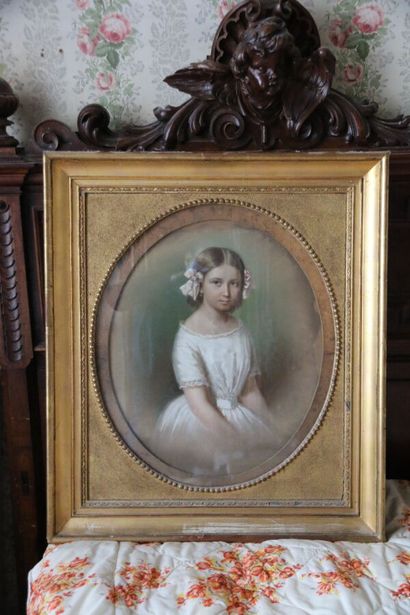 École XIXe siècle

Portrait en médaillon...
