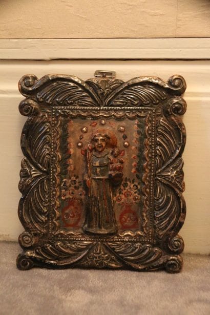 Icône en bois peint sculpté figurant Saint...