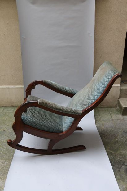 Fauteuil à bascule en acajou, dossier en...