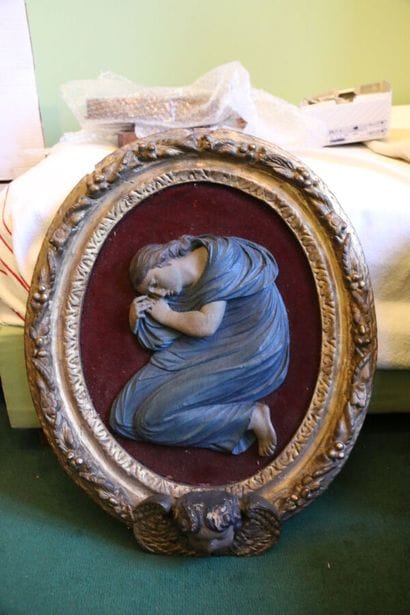 Jeune femme drapée à l'antique, bois sculpté...