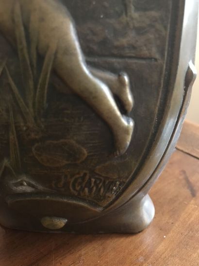 J. GARNIER 

Vase en régule de style art...