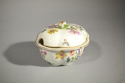 MEISSEN, XVIIIe siècle. 

Sucrier à panse...