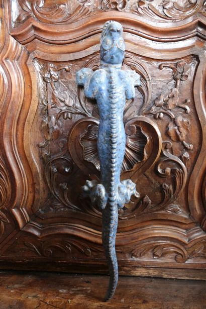 PIERREFONDS

Salamandre en grès émaillé bleu,...