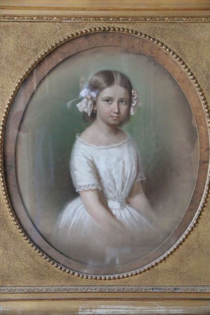 École XIXe siècle

Portrait en médaillon...