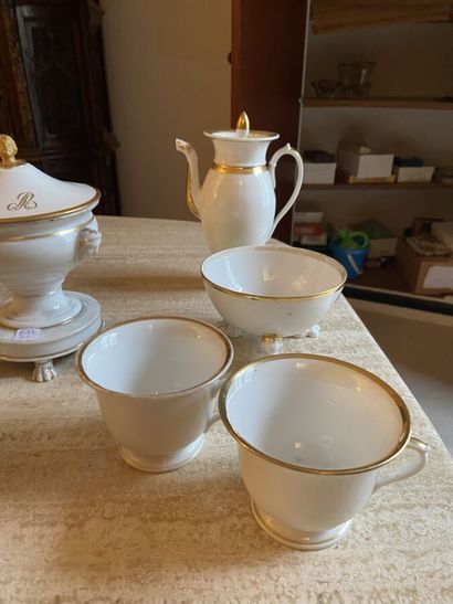 Ensemble en porcelaine de Paris émaillée...