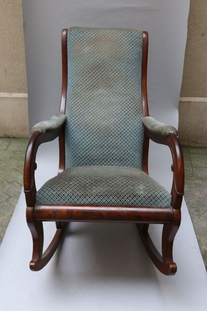 Fauteuil à bascule en acajou, dossier en...
