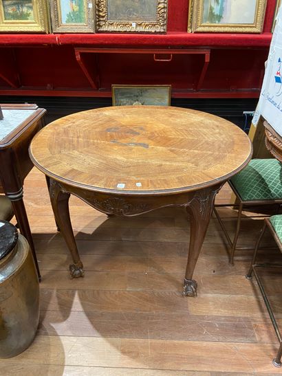 Table circulaire en bois naturel, décor de...