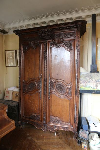 Armoire de mariage en chêne mouluré et sculpté,...