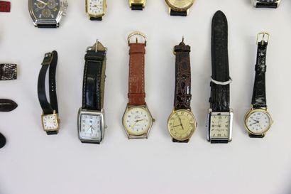 Lot d'environ 13 montres bracelets en métal...