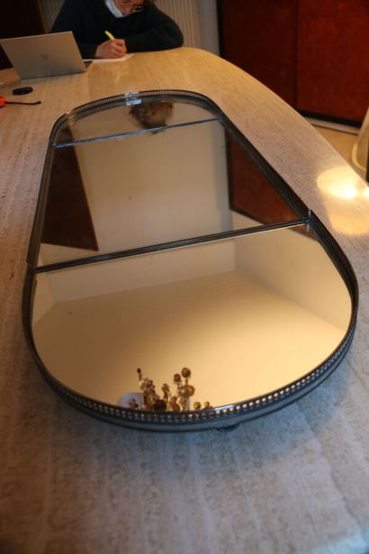 Surtout de table ovale en trois parties,...