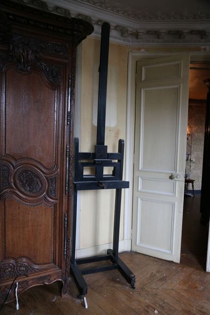 Chevalet en bois noirci, mécanisme à crémaillère,...