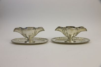 Paire de saucières à plateau en argent 800°/°°....