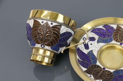 Tasse et sous-tasse en argent vermeillé 916°/°°,...