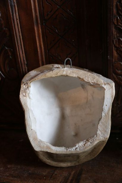 
Masque mortuaire en plâtre patiné. H. :...