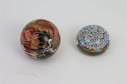Murano

Une boule presse papier à décor «...