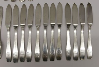 Partie de ménagère en métal argenté, modèle...