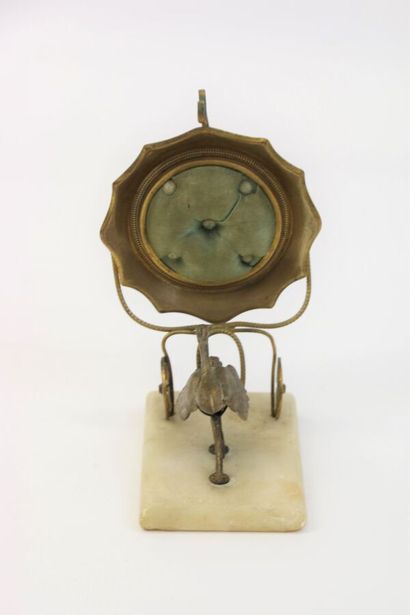 Porte-montre en laiton doré, figurant une...