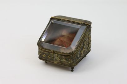 Porte-montre coffret en laiton doré à décor...