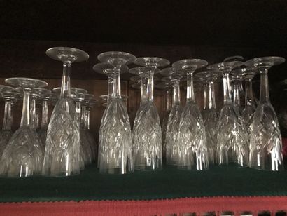 SAINT LOUIS important service de verres en...
