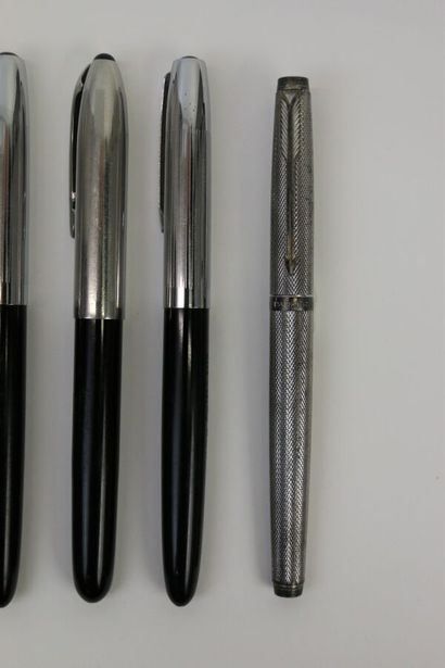 PARKER et DIVERS 

Ensemble de 9 stylos plume,...