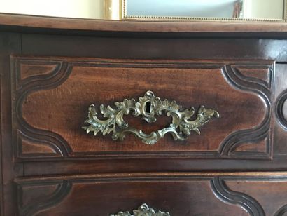 Commode en bois naturel teinté ouvrant par...