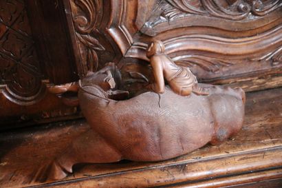 CHINE, XXe siècle

Buffle en bois sculpté,...