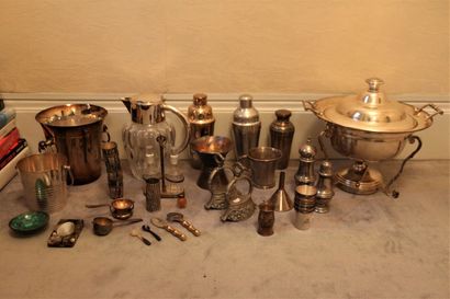Ensemble en métal argenté, comprenant : un...