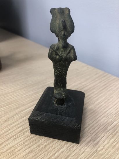 Statuette votive représentant Osiris en bronze...