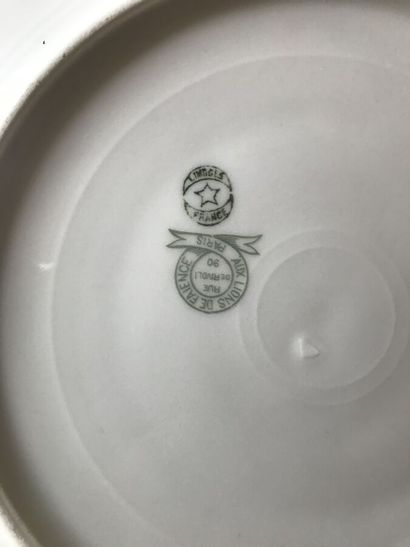 Partie de service de table en porcelaine...