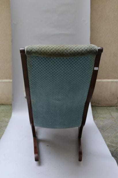 Fauteuil à bascule en acajou, dossier en...