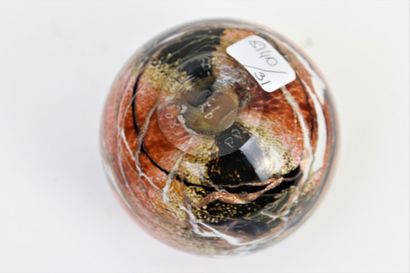 Murano

Une boule presse papier à décor «...