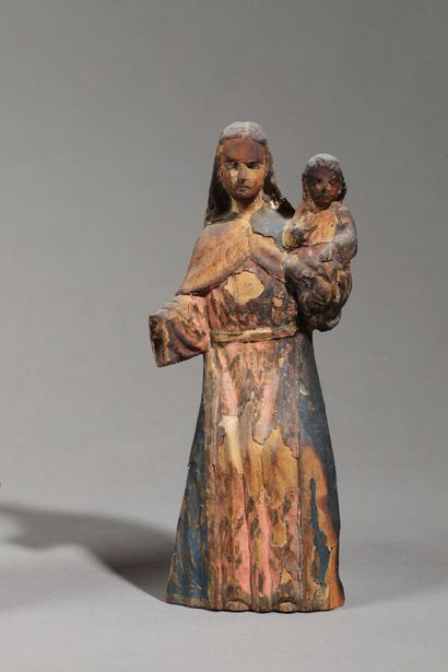 Quatre statuettes de saintes en bois polychrome....