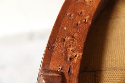 Paire de fauteuils en noyer naturel et teinté...