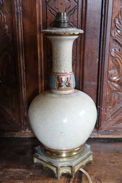 CHINE, XXe siècle

Pieds de lampe en porcelaine...