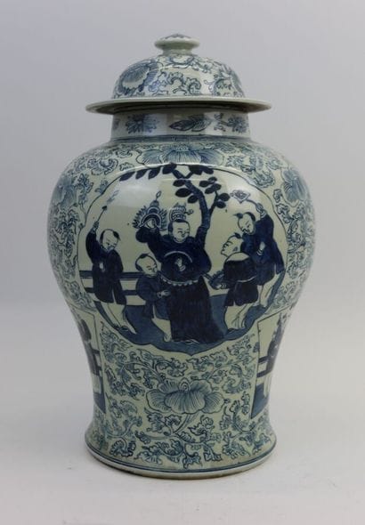 CHINE, XXe siècle 

Potiche couverte de forme...