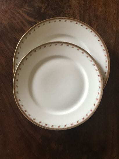 Partie de service de table en porcelaine...