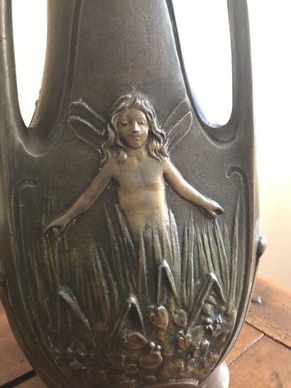 J. GARNIER 

Vase en régule de style art...