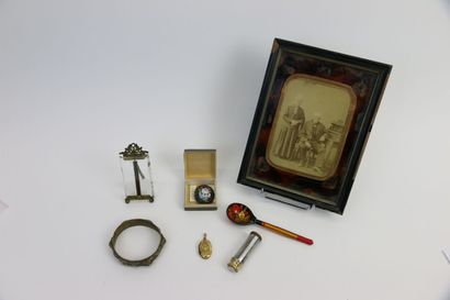 Ensemble d'objets de vitrine, comprenant...