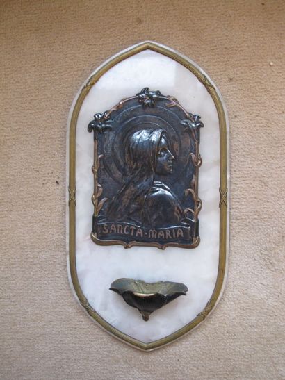 Bénitier constitué d'une plaque en étain...