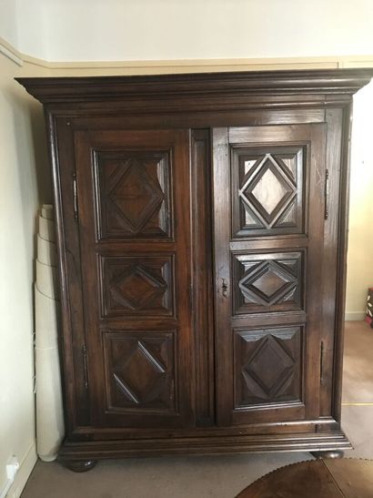 
Deux portes d'armoire en chêne sculpté à...