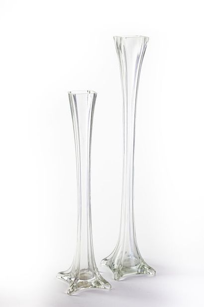 Deux grands vases soliflores en verre. 

Hauteur...
