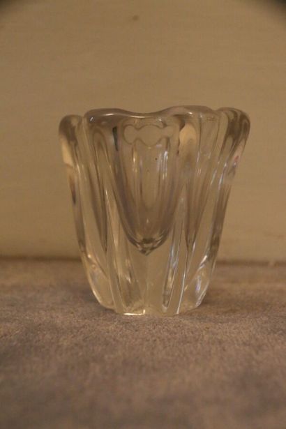 Vase Médicis en cristal taillé de pointes...