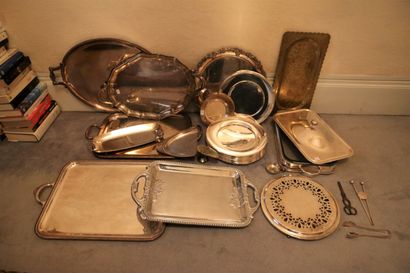 Ensemble de platerie en métal argenté : monture...