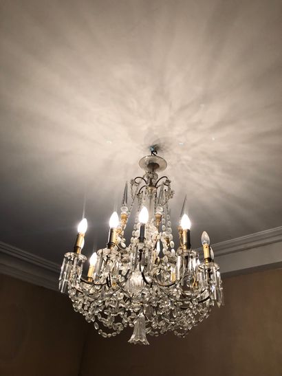 
Lustre à douze bras de lumières, en laiton...