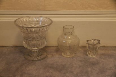 Vase Médicis en cristal taillé de pointes...