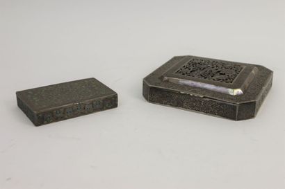 Deux boîtes en argent, l'une octogonale à...