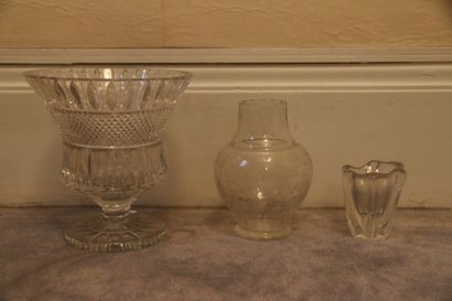 Vase Médicis en cristal taillé de pointes...